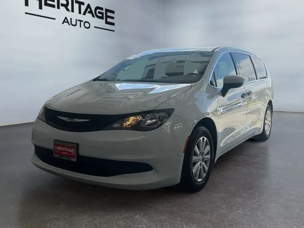 2021 Chrysler Voyager L's photo