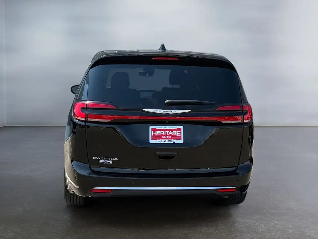 2025 Chrysler Pacifica Select photo 4