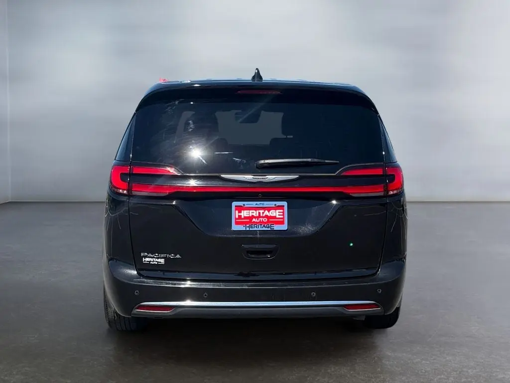 2025 Chrysler Pacifica Select photo 4