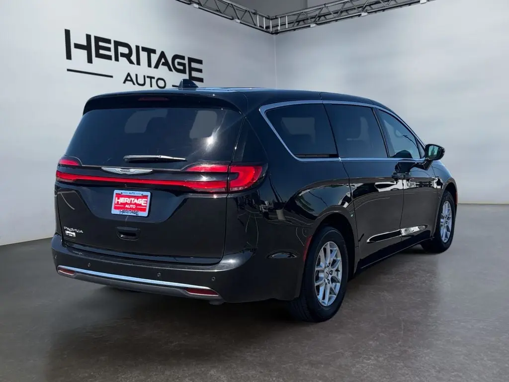 2025 Chrysler Pacifica Select photo 5