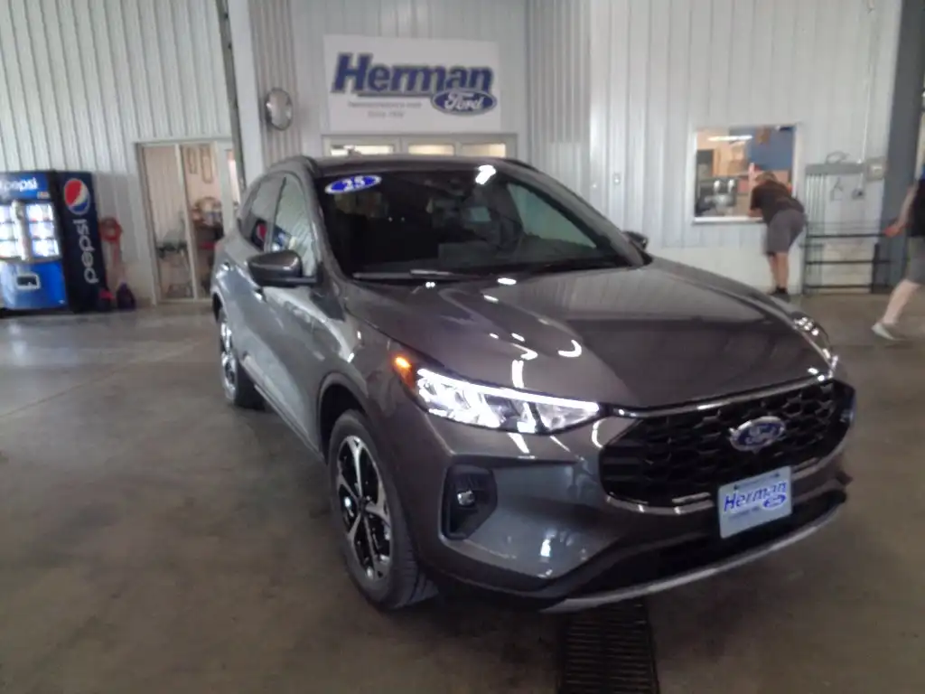 2025 Ford Escape ST-Line Select AWD's photo