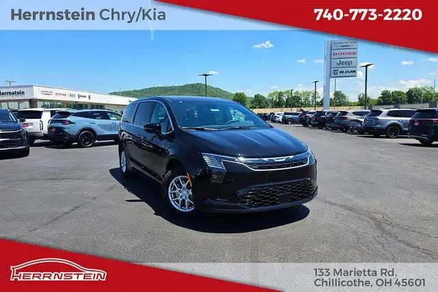 2027 Chrysler Pacifica Select photo 1