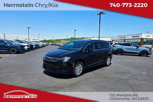 2027 Chrysler Pacifica Select photo 3