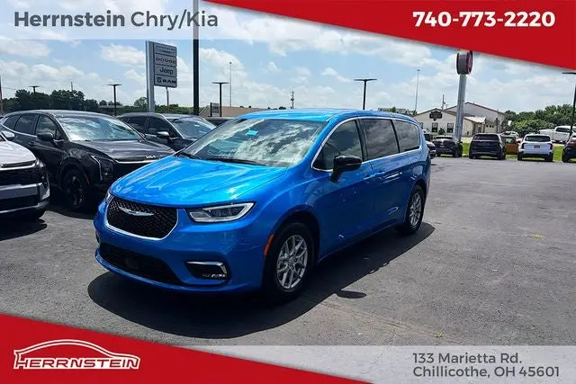 2026 Chrysler Pacifica Select photo 3