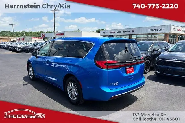 2026 Chrysler Pacifica Select photo 5