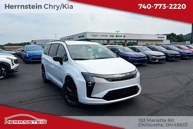 2027 Chrysler Pacifica Select's photo