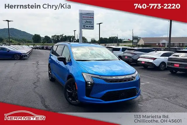 2027 Chrysler Pacifica Select's photo