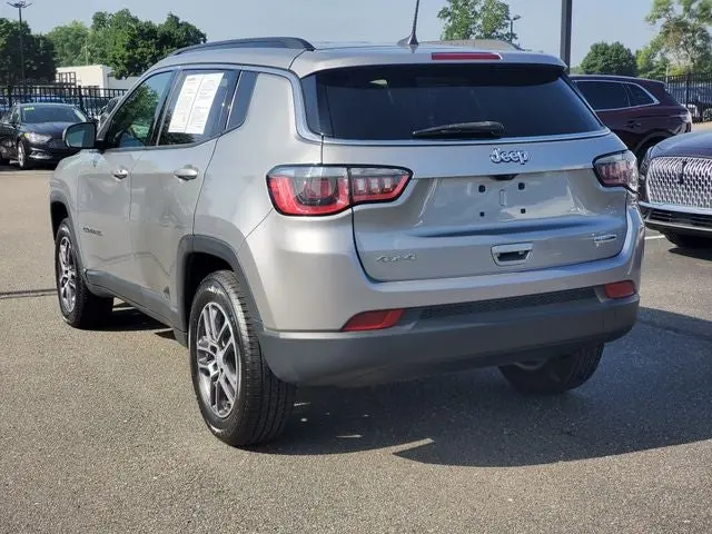 2017 Jeep Compass Latitude 4X4 photo 3