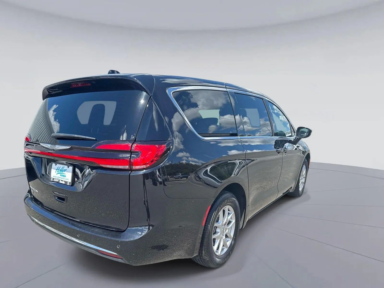 2025 Chrysler Pacifica Select photo 4