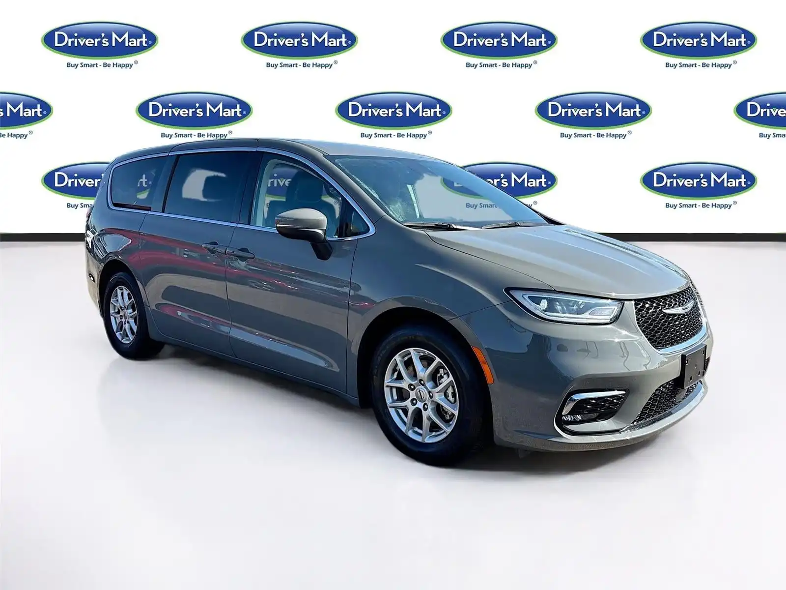 2023 Chrysler Pacifica Touring L's photo