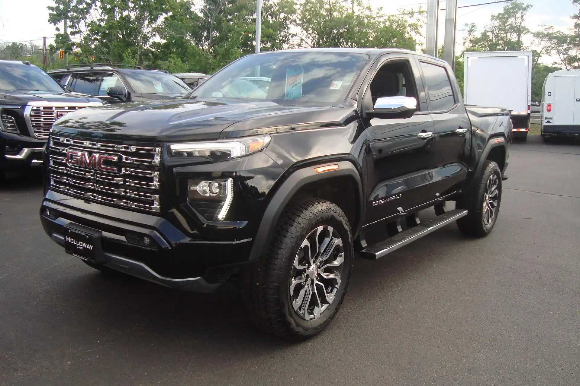 2025 GMC Canyon 4WD Denali Crew Cab Short Box's photo