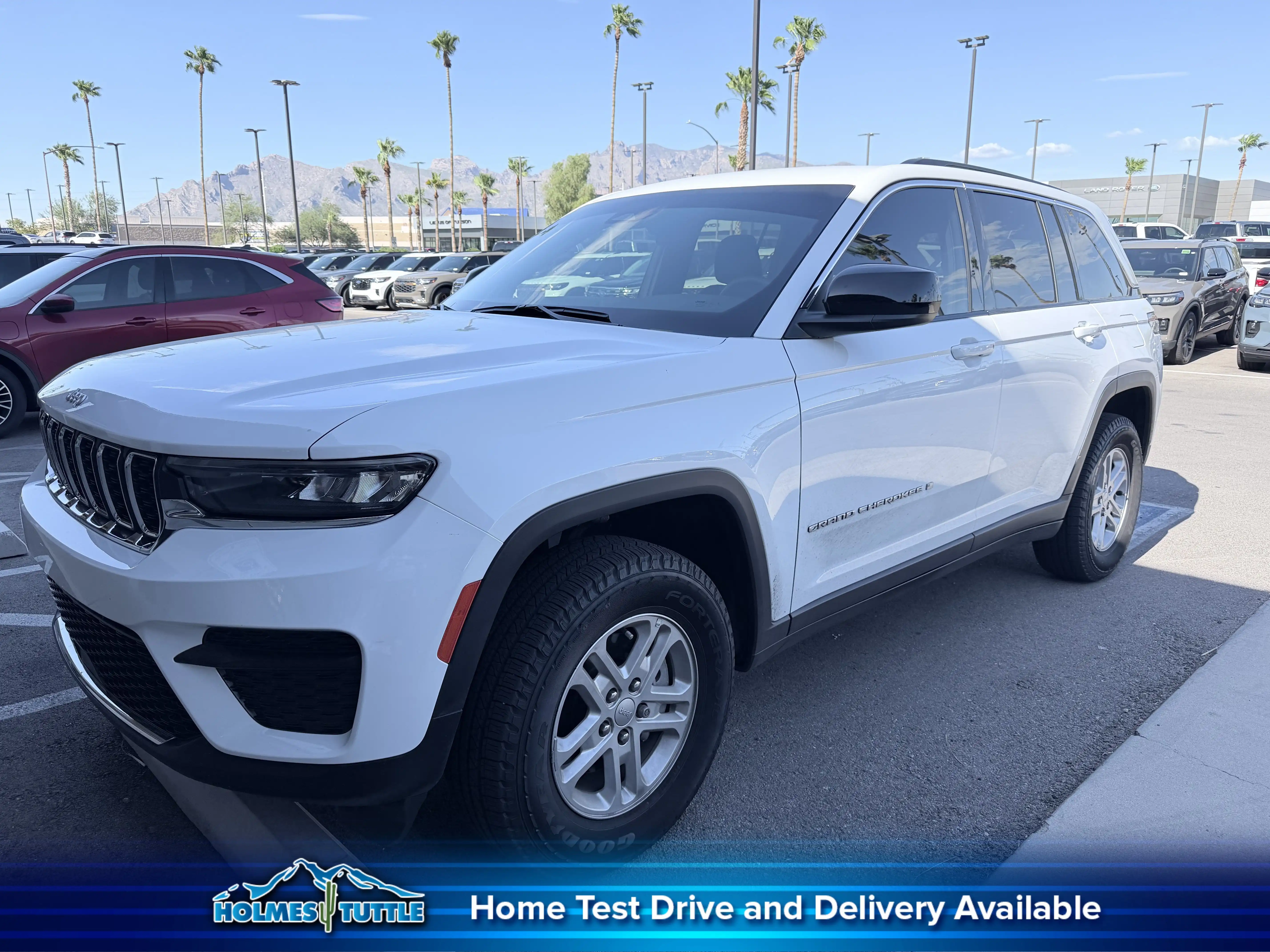 2025 Jeep Grand Cherokee Laredo's photo
