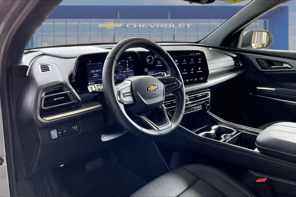 2026 Chevrolet Traverse LT FWD photo 4