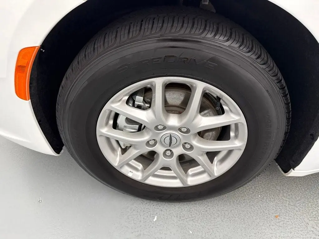 2025 Chrysler Pacifica Select photo 4