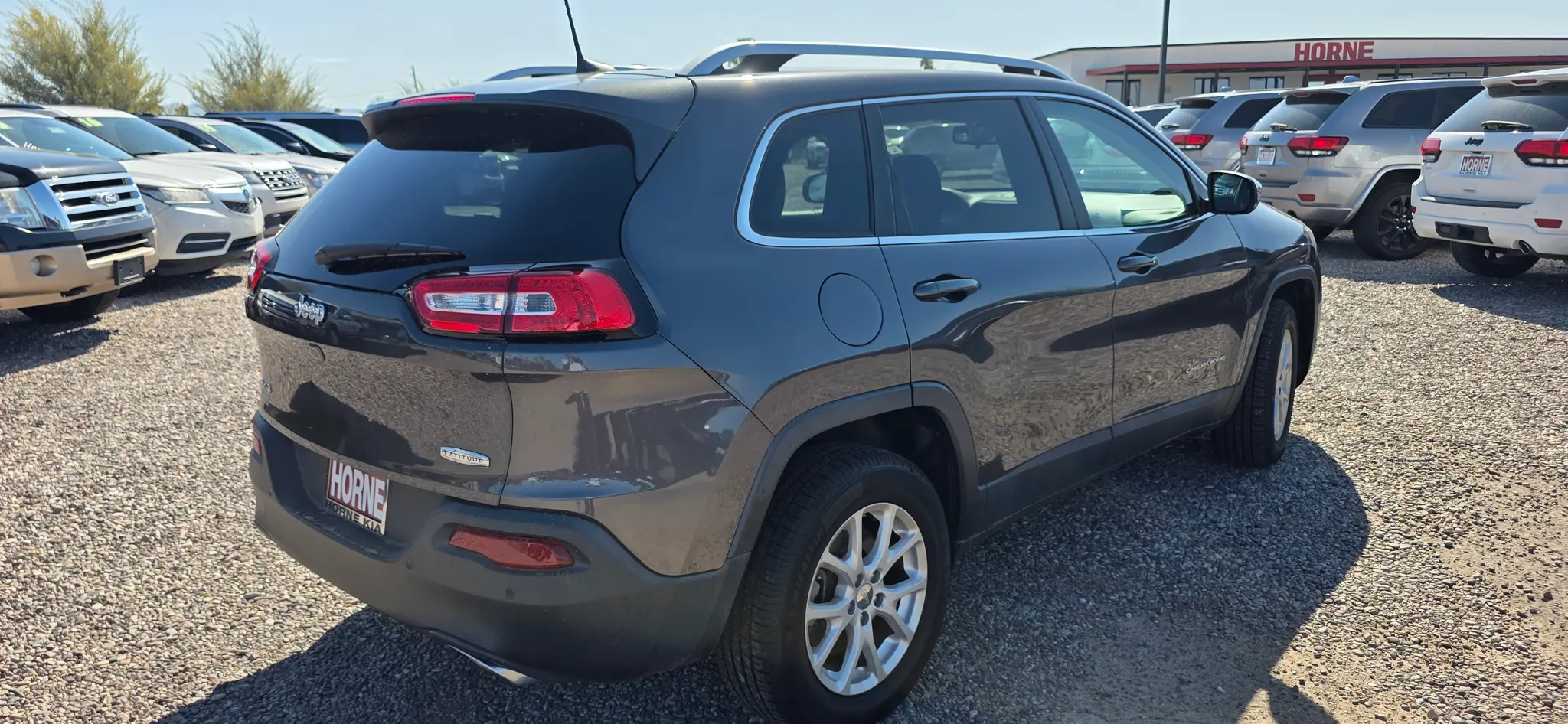 2017 Jeep Cherokee Latitude 4WD photo 5