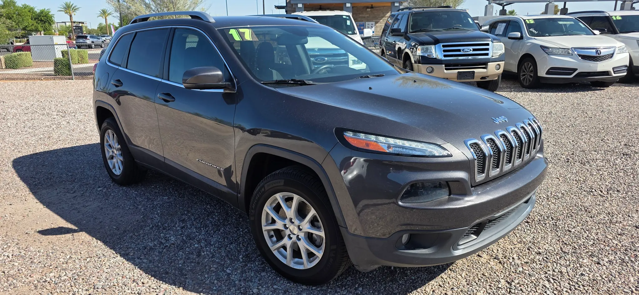 2017 Jeep Cherokee Latitude 4WD photo 3