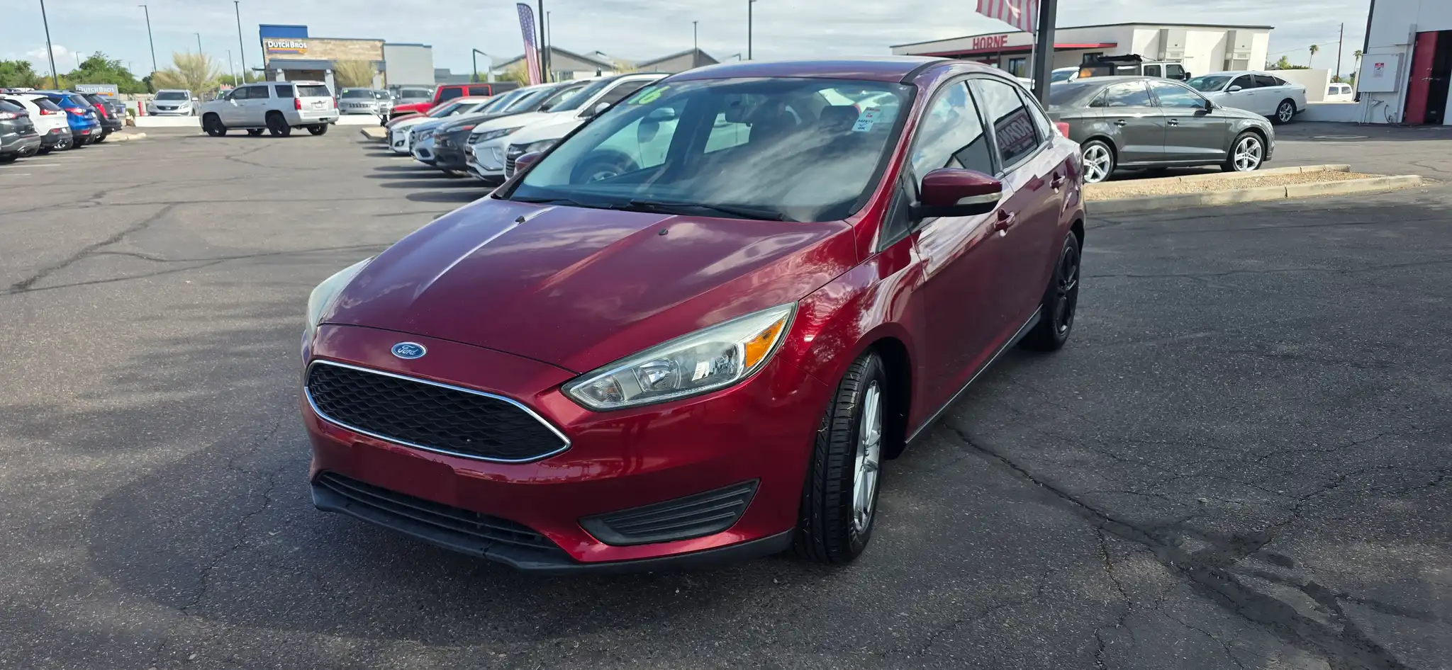2016 Ford Focus SE Sedan's photo