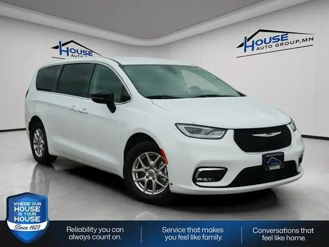 2024 Chrysler Pacifica Touring L photo 1