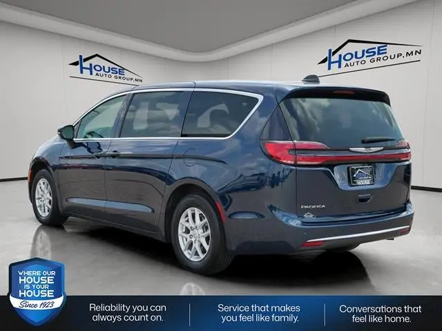 2025 Chrysler Pacifica Select photo 4