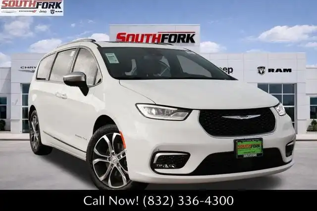 2026 Chrysler Pacifica Pinnacle's photo