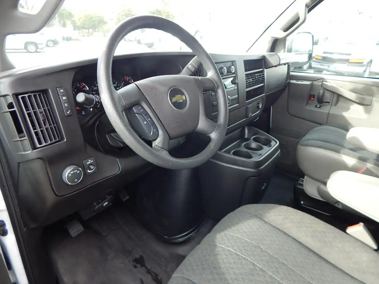 2024 Chevrolet Express 2500 Work Van HD's photo