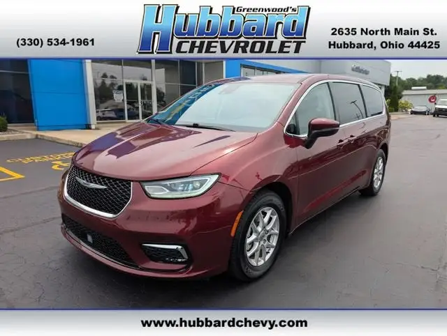 2023 Chrysler Pacifica Touring L photo 1