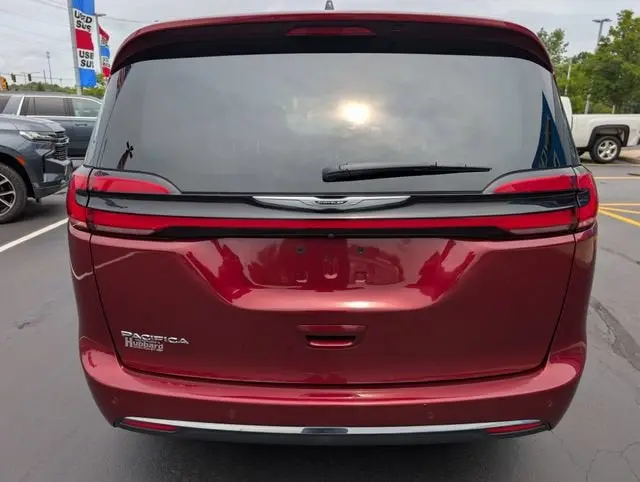 2023 Chrysler Pacifica Touring L photo 4