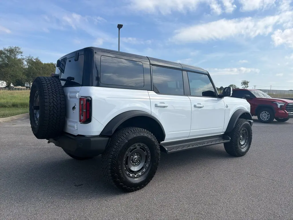 2025 Ford Bronco Outer Banks 4WD photo 5