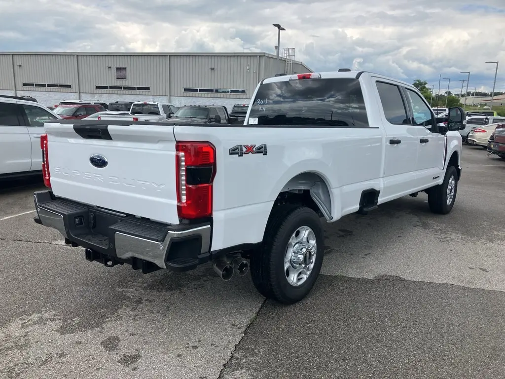 2026 Ford F-350 XLT 4WD Crew Cab SRW 8' Box photo 5