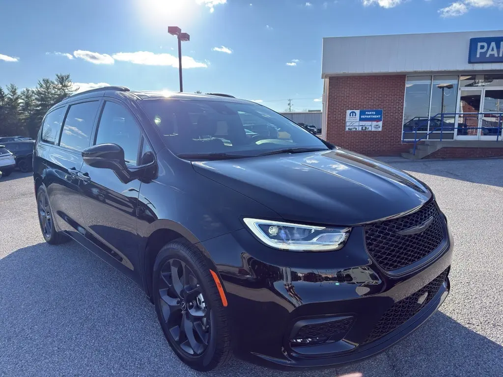 2026 Chrysler Pacifica Select photo 3
