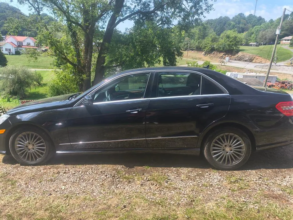 2012 Mercedes-Benz E-Class E350 BlueTEC Luxury photo 3