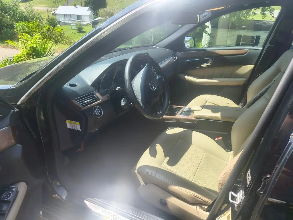 2012 Mercedes-Benz E-Class E350 BlueTEC Luxury photo 4