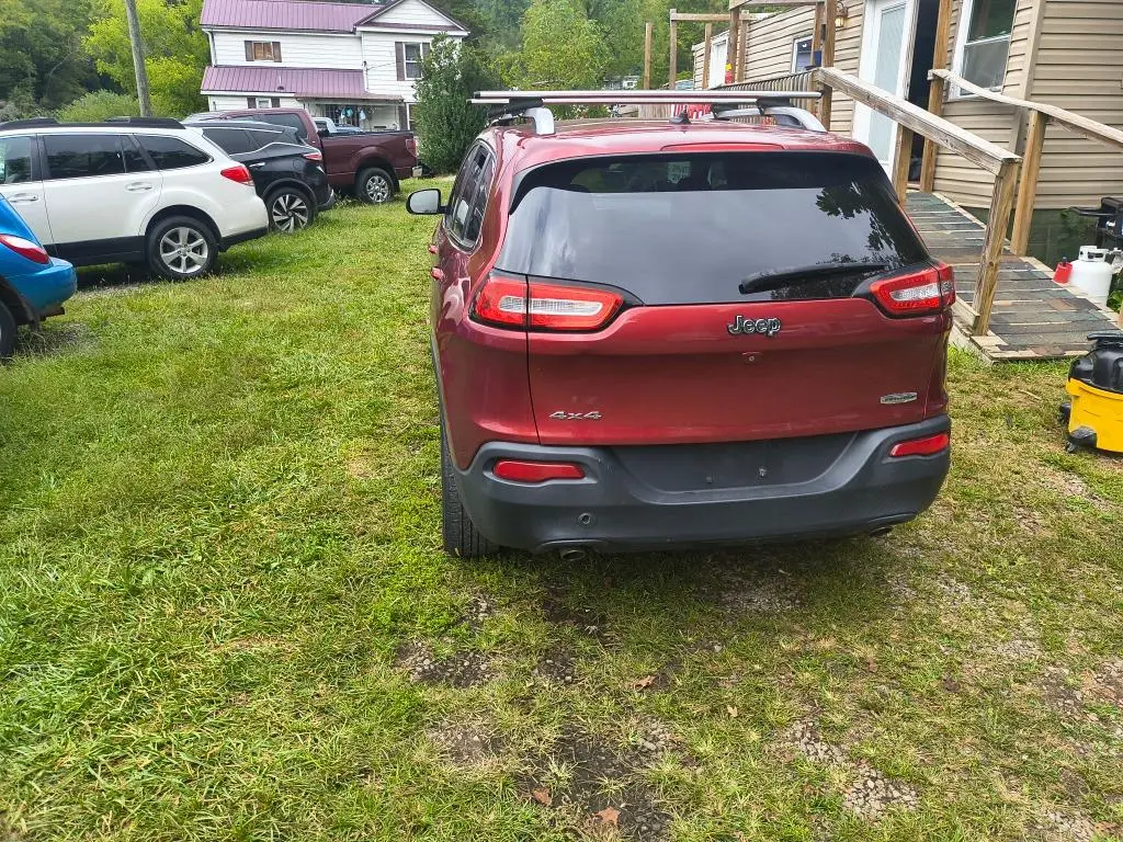 2014 Jeep Cherokee Latitude 4WD photo 4