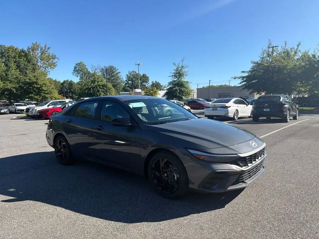 2026 Hyundai Elantra 2.0 SEL Plus IVT Sport's photo