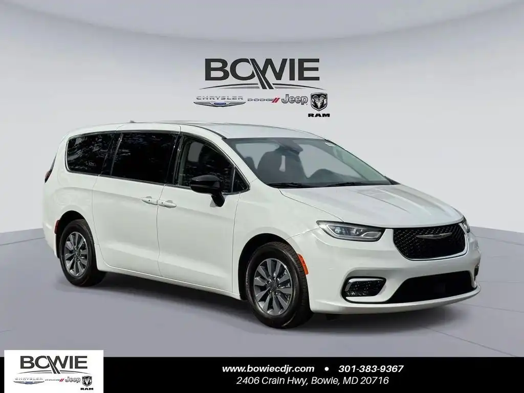 2024 Chrysler Pacifica Hybrid PHEV Select's photo