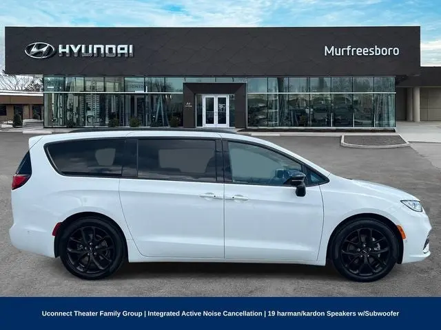 2024 Chrysler Pacifica Limited photo 4