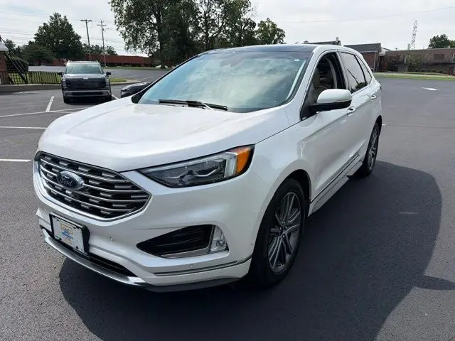 2019 Ford Edge Titanium photo 3