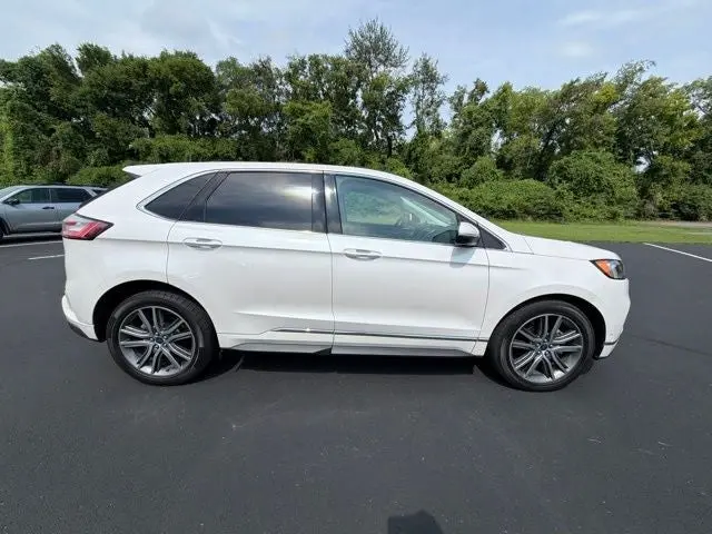 2019 Ford Edge Titanium photo 4