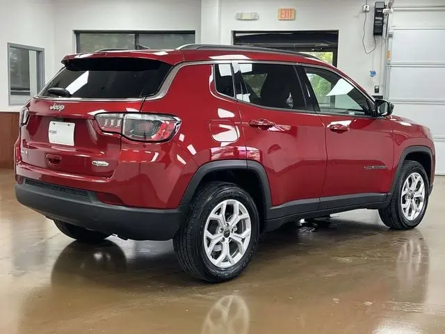 2025 Jeep Compass Latitude 4X4 photo 5