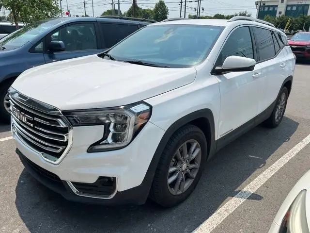 2023 GMC Terrain SLT FWD photo 3