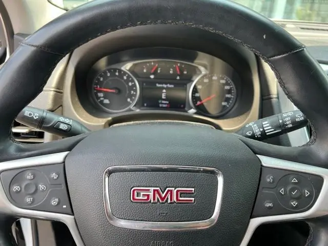 2023 GMC Terrain SLT FWD photo 5