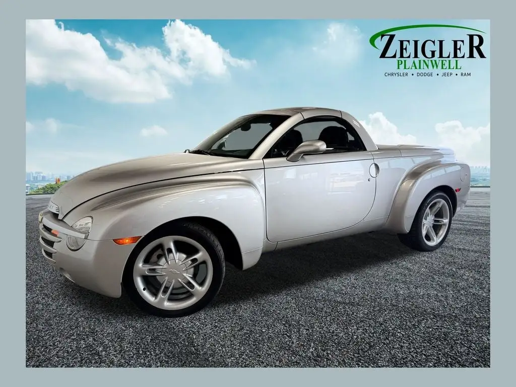 2004 Chevrolet SSR LS photo 1
