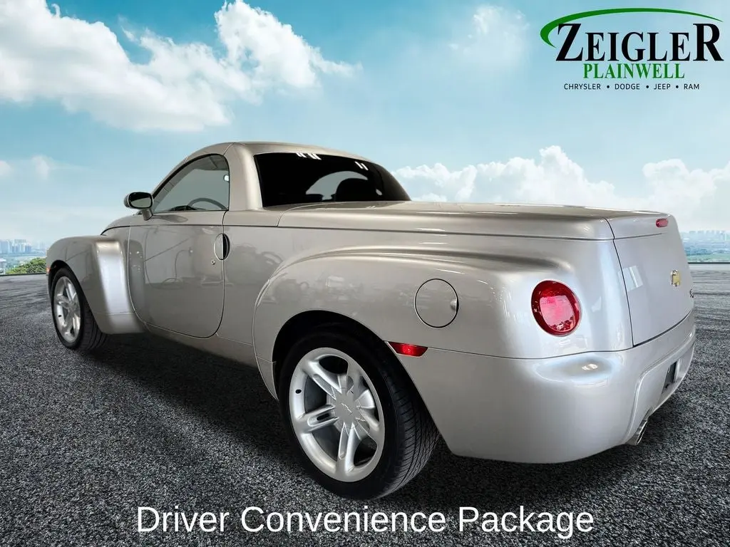 2004 Chevrolet SSR LS photo 3