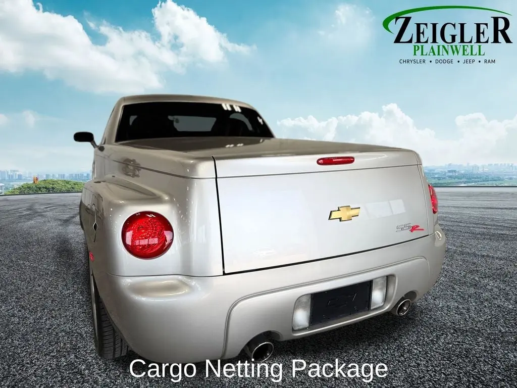2004 Chevrolet SSR LS photo 4