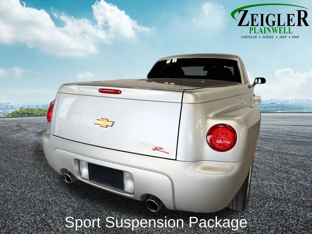 2004 Chevrolet SSR LS photo 5