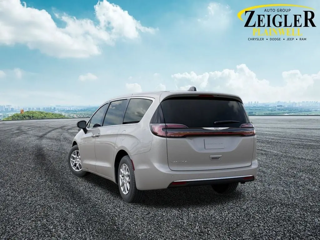 2026 Chrysler Pacifica Select photo 3