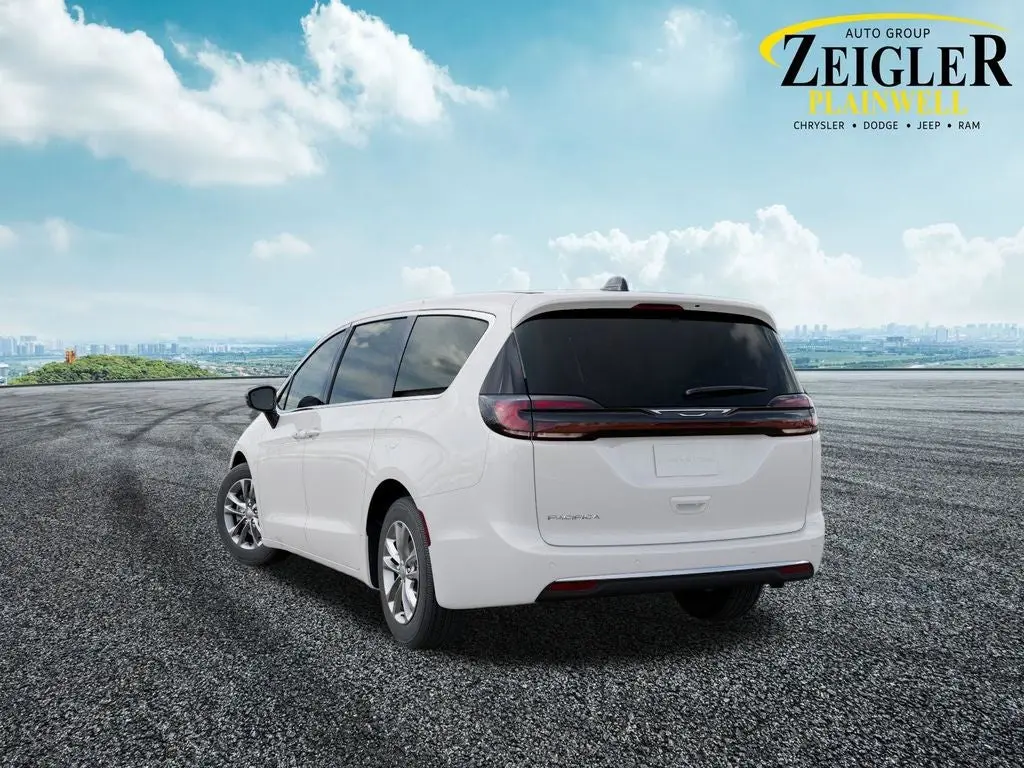 2027 Chrysler Pacifica Select photo 3