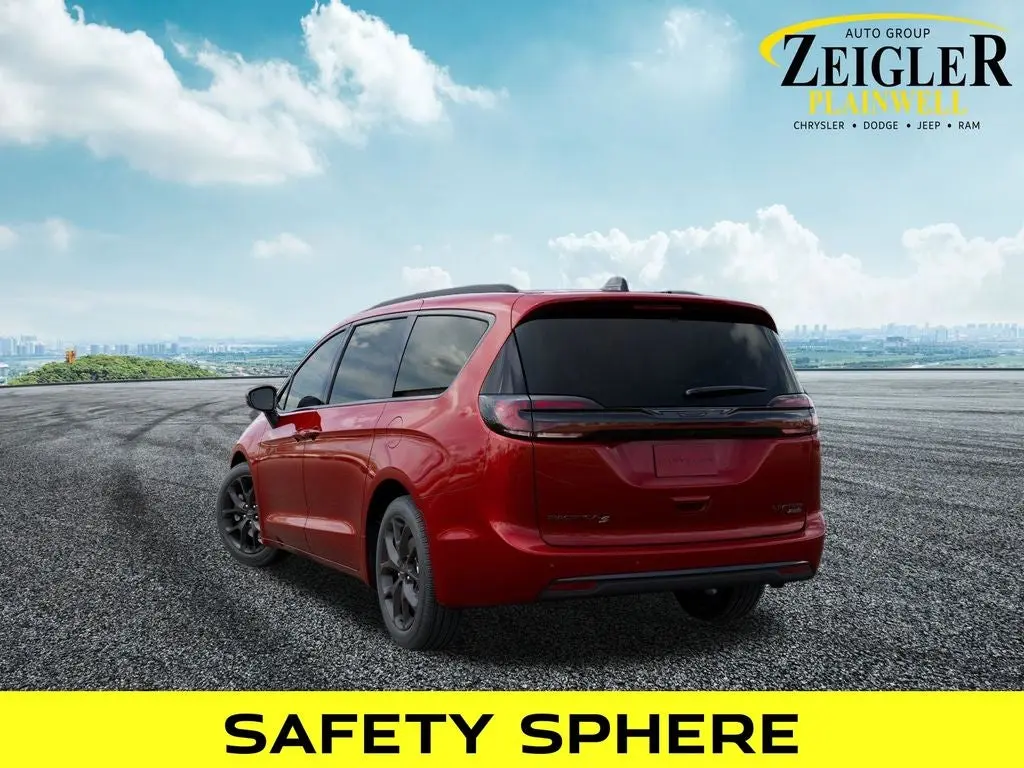 2027 Chrysler Pacifica Limited AWD photo 3