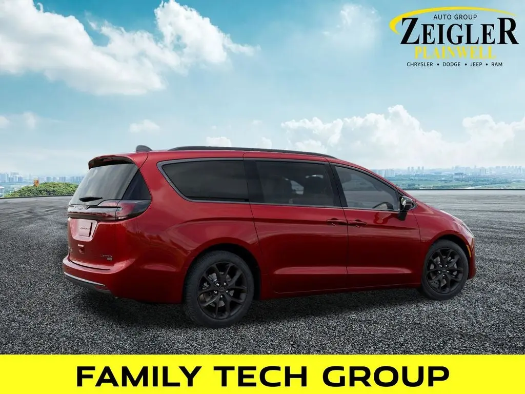 2027 Chrysler Pacifica Limited AWD photo 4