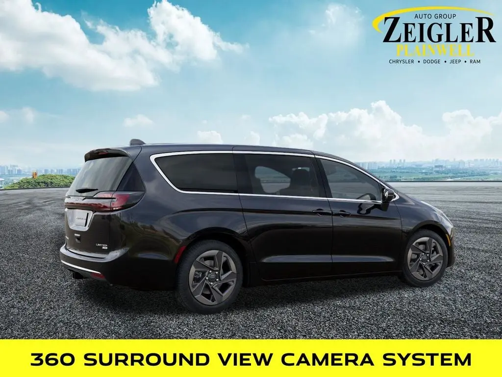 2027 Chrysler Pacifica Limited AWD photo 4
